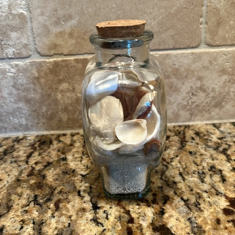 🐚 Decorative Sea Shells and Sand Art in Adorable Glass Heart with Cork Lid - Picture 5 of 10